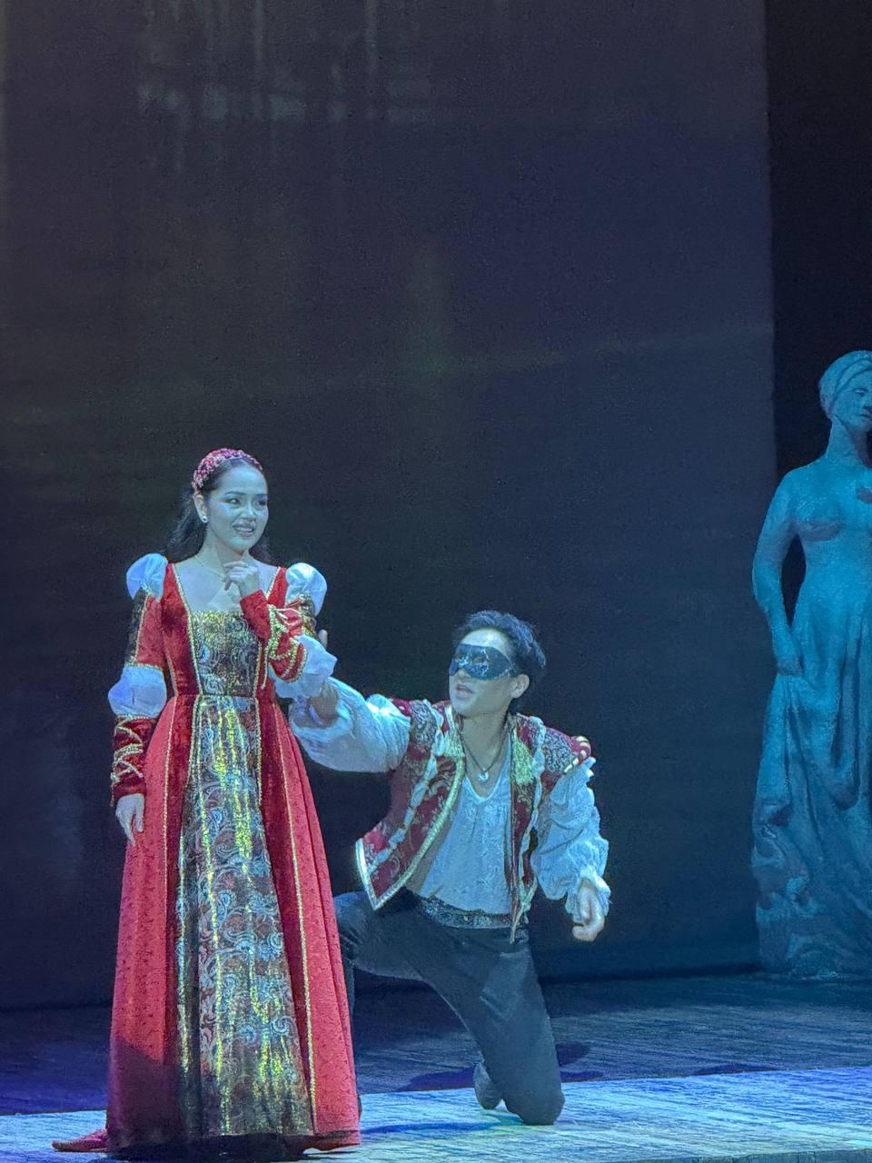 Студенты Университета Кунаева посмотрели трагедию Уильяма Шекспира «Ромео и Джульетта».