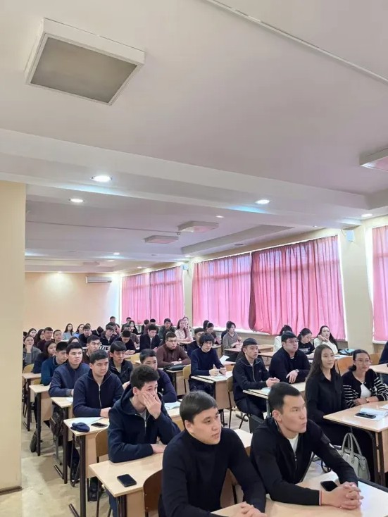 С 23 по 27 февраля в Университет Кунаева с визитом находился доктор юридических наук Шэньси Сауыт Ракымжан
