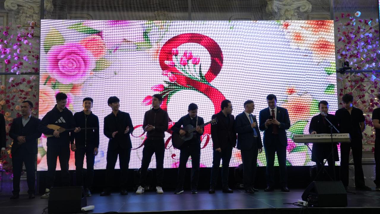 В Университете Кунаева прошёл праздничный вечер «Мир красавиц».