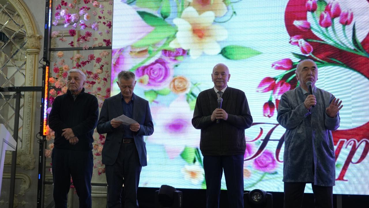 В Университете Кунаева прошёл праздничный вечер «Мир красавиц».