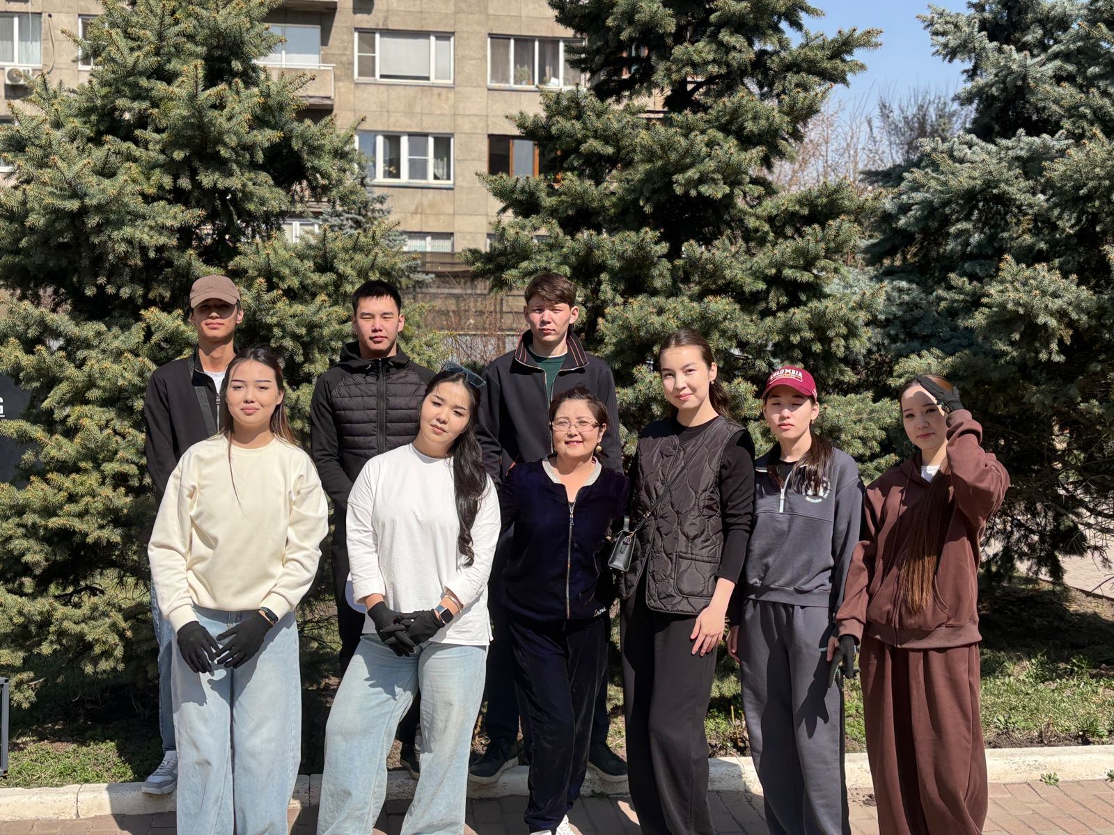 В Университете Кунаева в рамках акции «Таза Қазақстан» прошёл масштабный субботник.